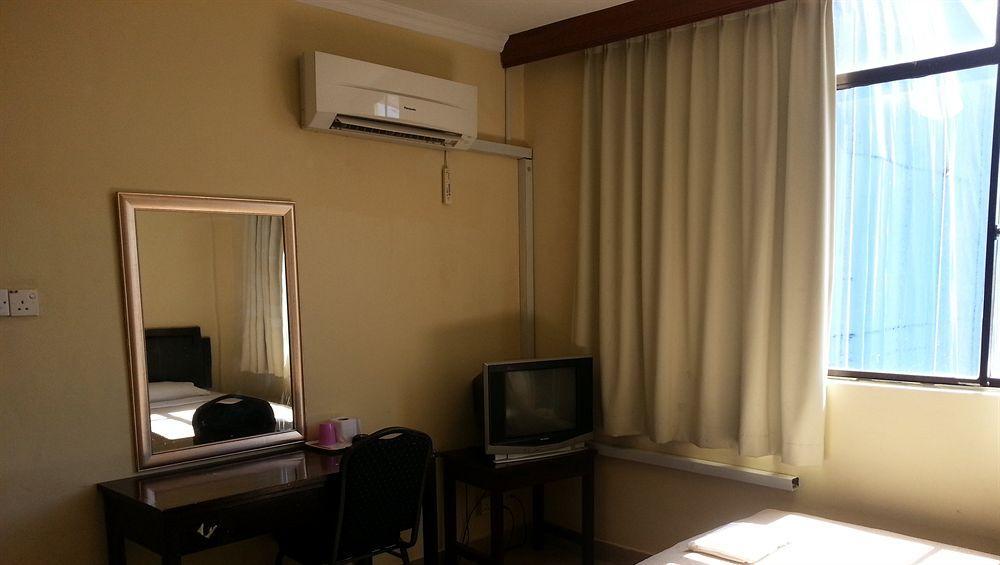 Hotel Iskandar Kota Kinabalu Ngoại thất bức ảnh