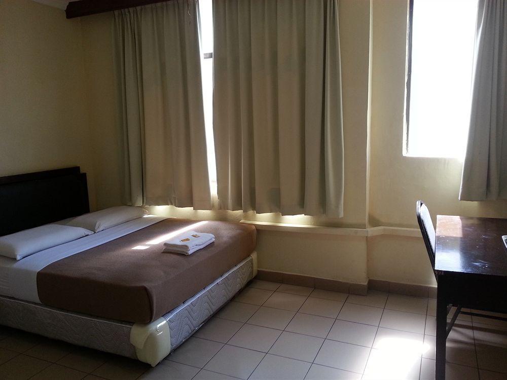 Hotel Iskandar Kota Kinabalu Ngoại thất bức ảnh
