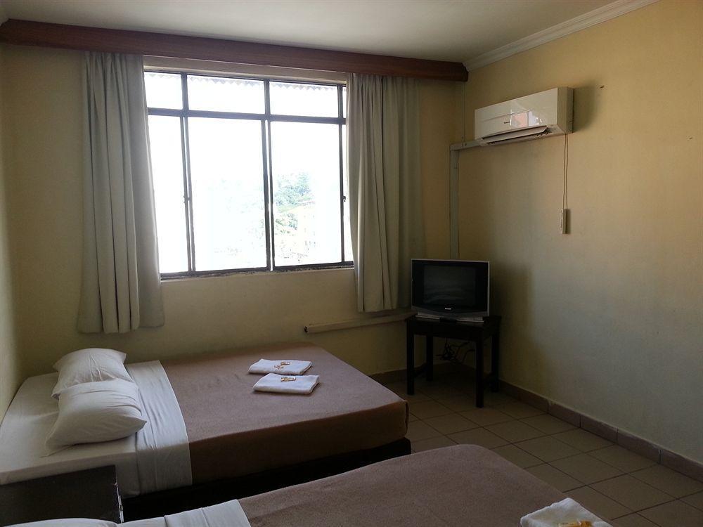 Hotel Iskandar Kota Kinabalu Ngoại thất bức ảnh