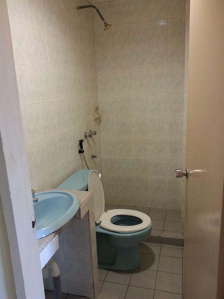 Hotel Iskandar Kota Kinabalu Ngoại thất bức ảnh