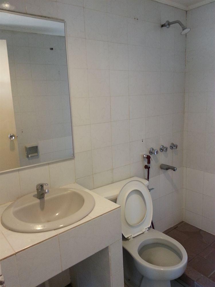 Hotel Iskandar Kota Kinabalu Ngoại thất bức ảnh