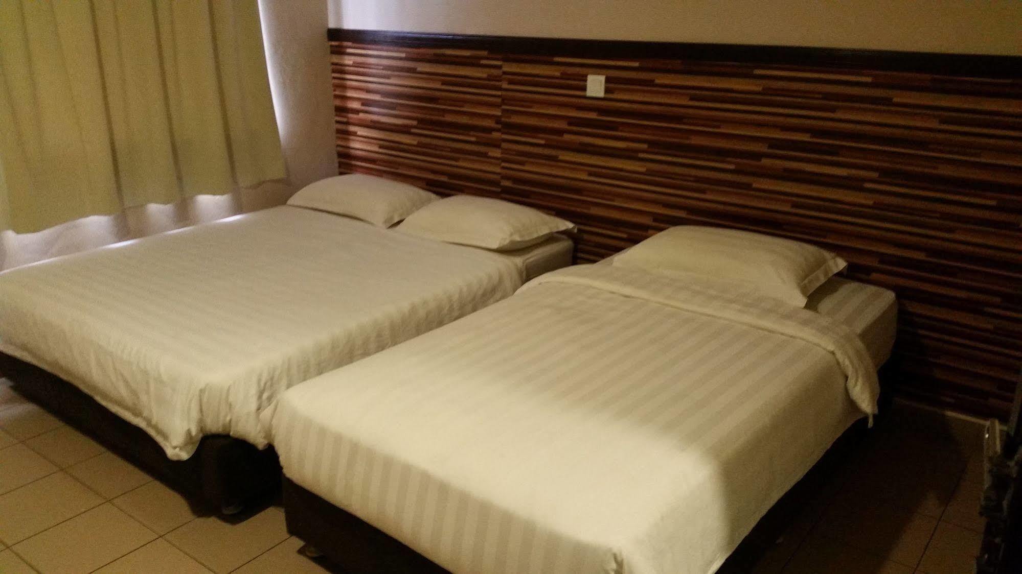 Hotel Iskandar Kota Kinabalu Ngoại thất bức ảnh