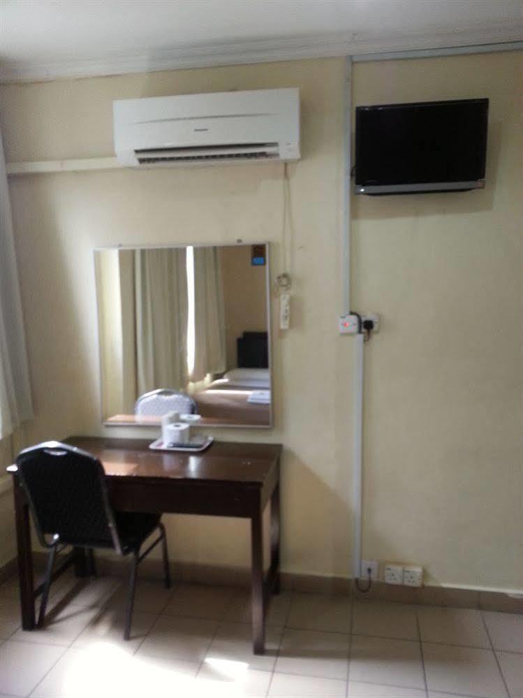 Hotel Iskandar Kota Kinabalu Ngoại thất bức ảnh